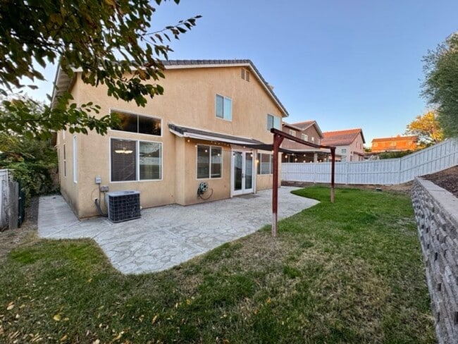 Building Photo - Beautiful 4 Bedroom Murrieta Home with Sol...