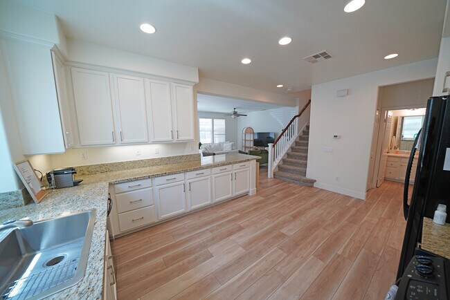 Building Photo - 28635 N Pietro Dr
