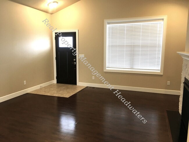 Building Photo - 5 Bedroom 3 Bath House for Rent