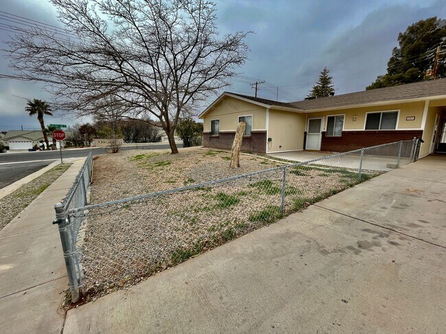 Building Photo - Pet Friendly Home in Washington with Large Fenced Yard