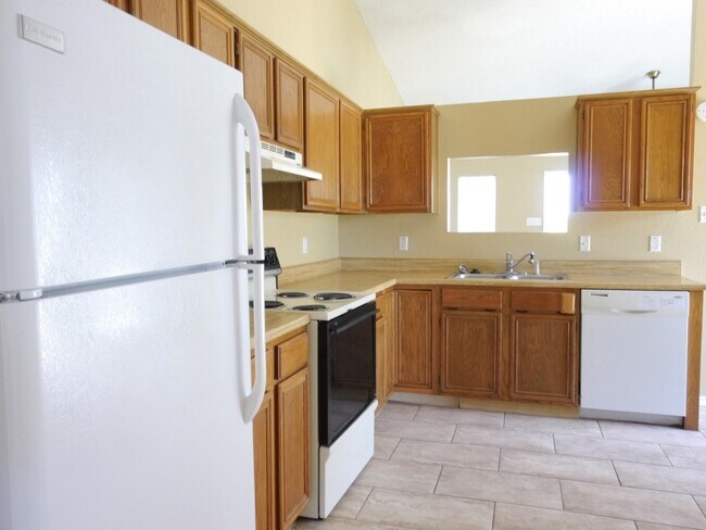 Building Photo - Affordable, move in ready home!