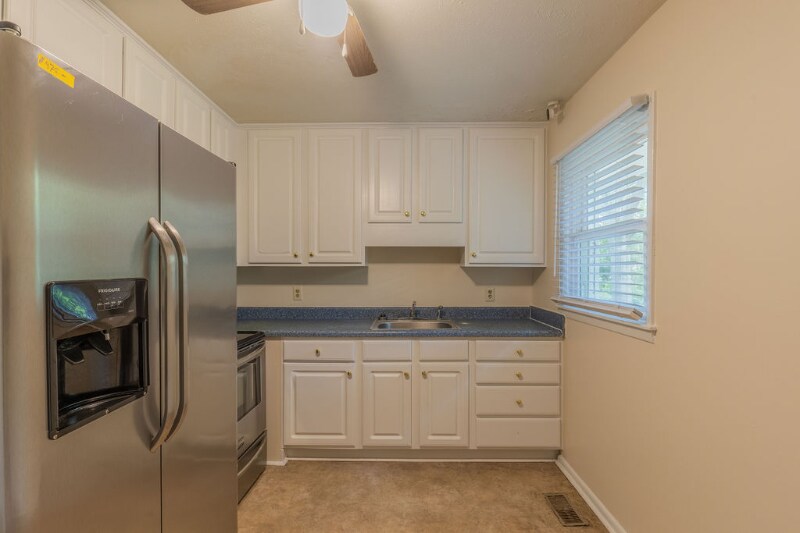 Building Photo - 925 Fleetwood Dr