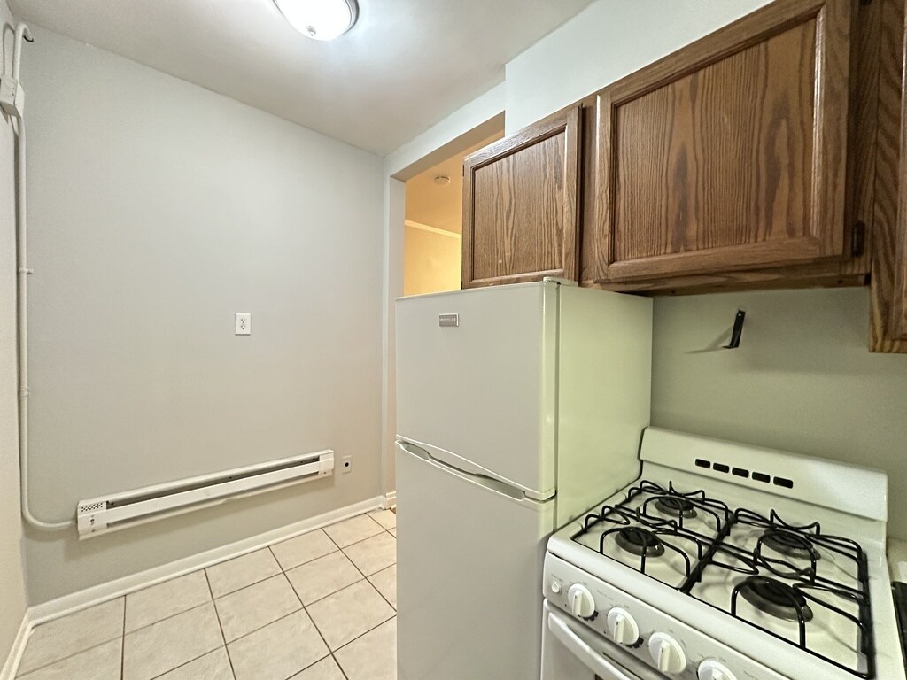 Building Photo - 516 W Melrose St