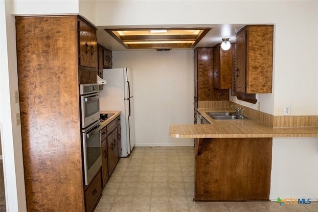 Building Photo - 632 Manning Dr