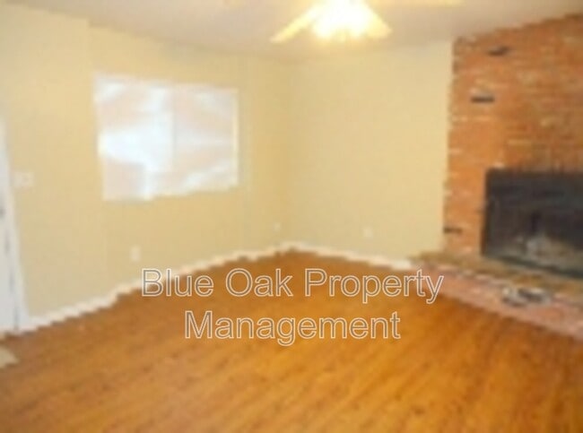 Building Photo - 403 Maple St