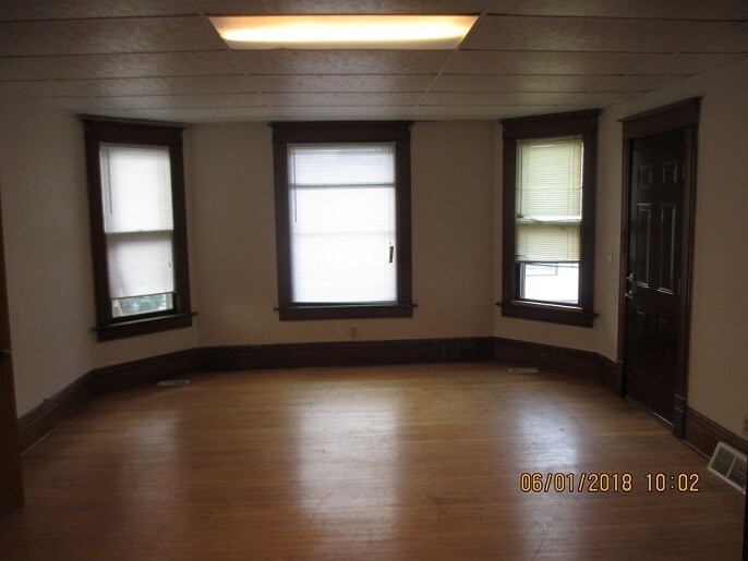 living room - 514 9th St N