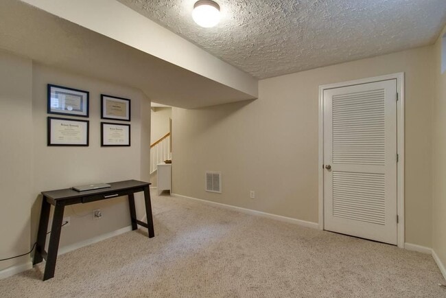 Building Photo - 7277 Charlotte Pike