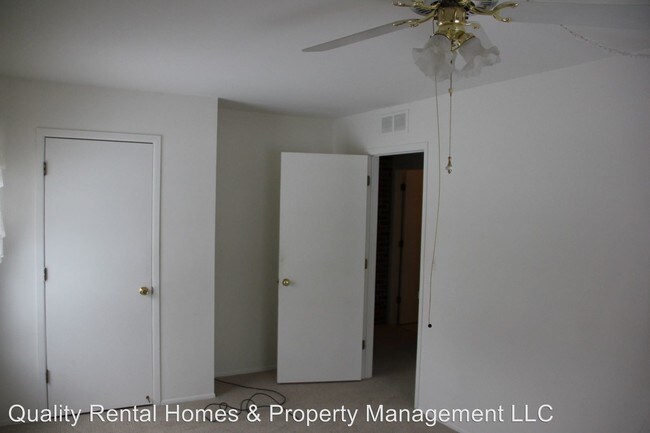 Building Photo - 2 br, 1 bath House - 7490 Hampton Dr.