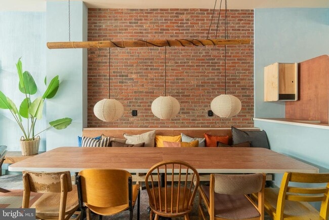 Building Photo - 711 G St SE