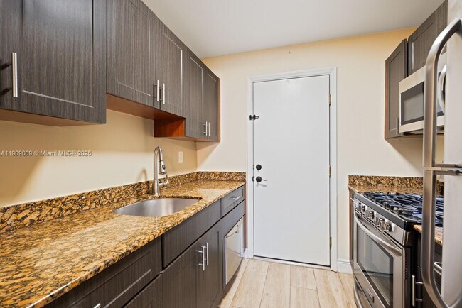 Building Photo - 14500 SW 88th Ave