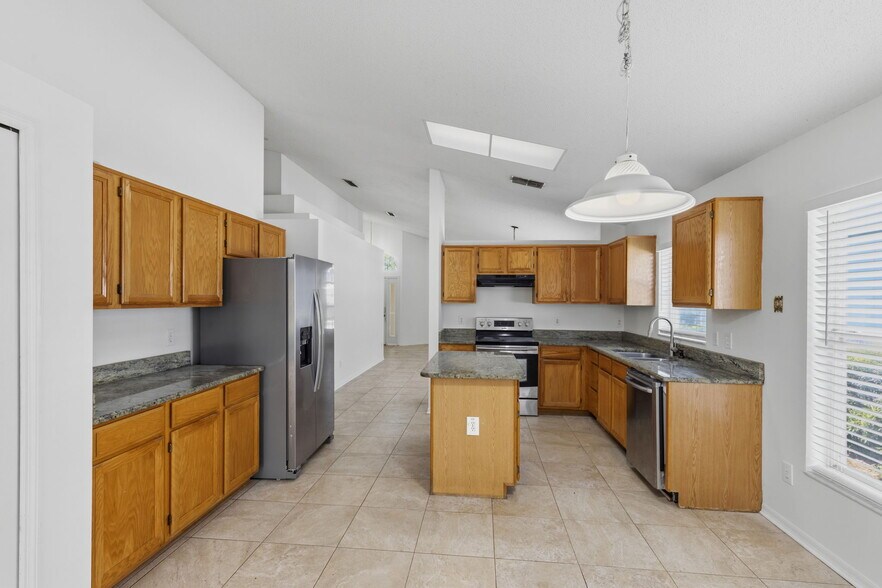 Building Photo - 8026 Waldorf Ct