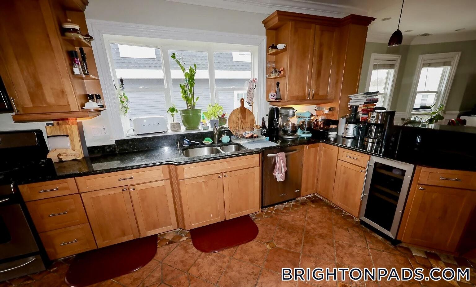 Building Photo - 55 Hobart St