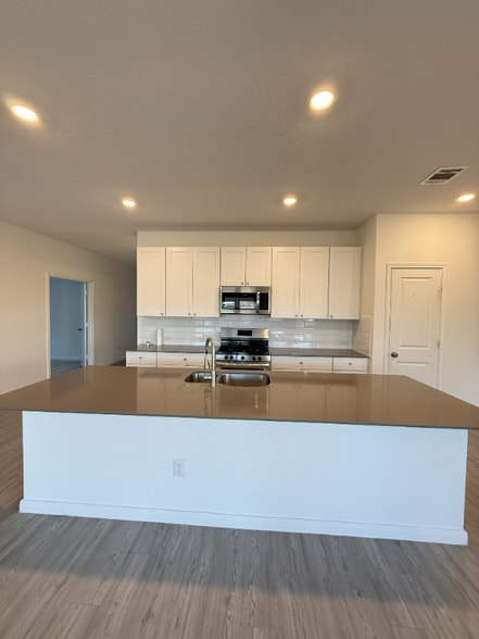 Building Photo - 5918 Corsicana Wy