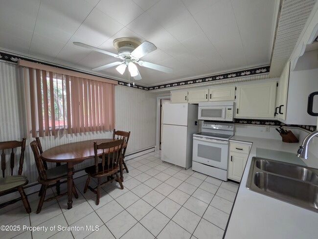 Building Photo - 810 Gino Merli Dr