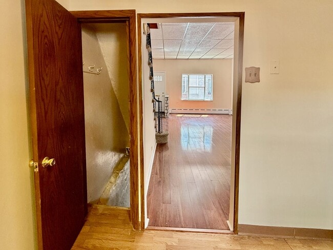Building Photo - Spacious 3 BR / 1 BA HOUSE in Great South Philly location w/ Hardwood Flooring-Nice Kitchen-Washe...