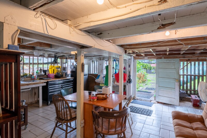 Building Photo - 398 Ohai St