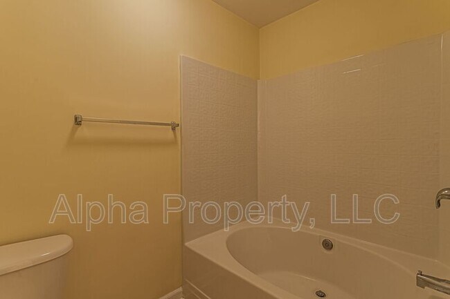 Building Photo - 142 Spring Crossing Cir