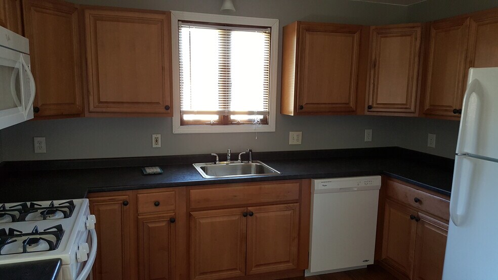 Building Photo - 31 Buttonwood Rd