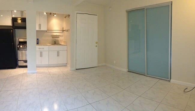 Building Photo - 1800 Devon Ct