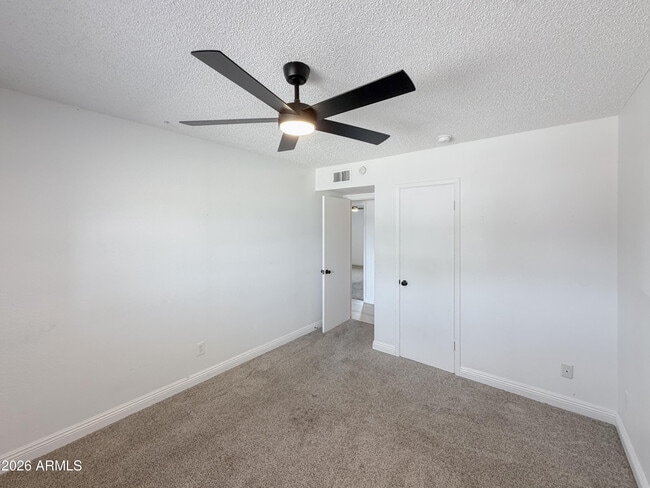 Building Photo - 1015 E Concorda Dr