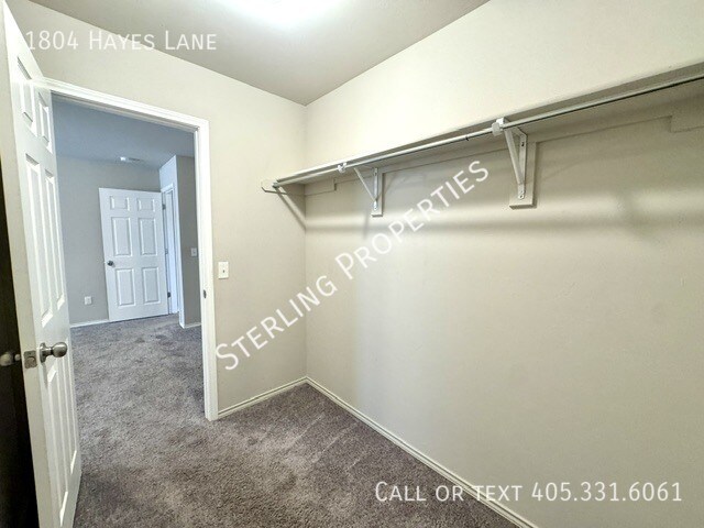 Building Photo - 1804 Hayes Ln