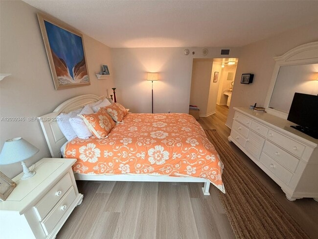 Building Photo - 5757 Collins Ave