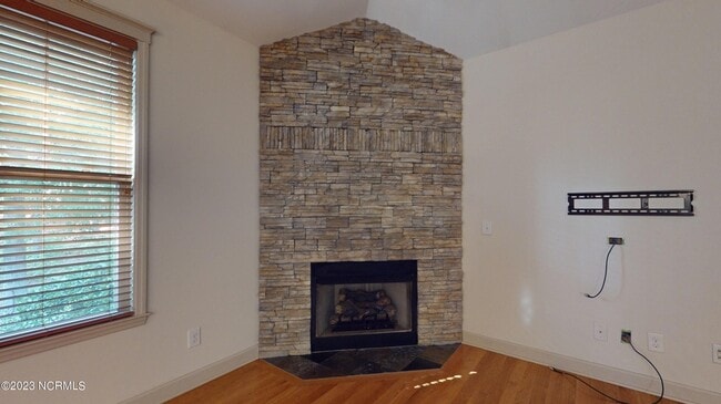 Building Photo - 45 Old Hunt Rd