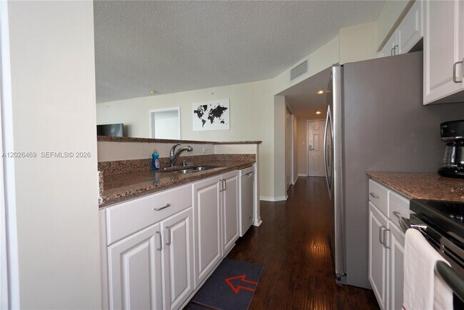 Building Photo - 1155 Brickell Bay Dr