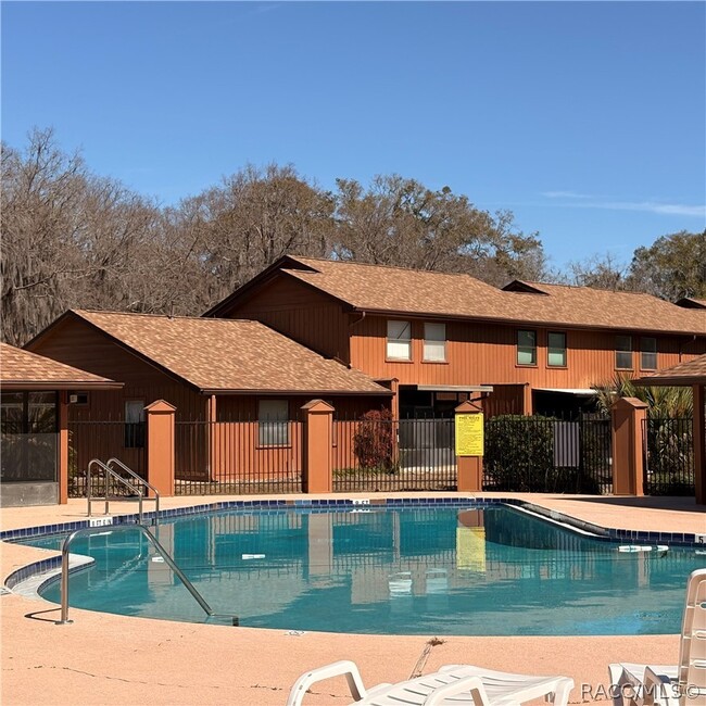 Building Photo - 2701 NE 10th St