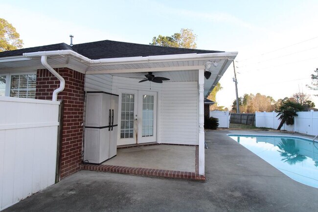 Building Photo - 280 Trillium Ln