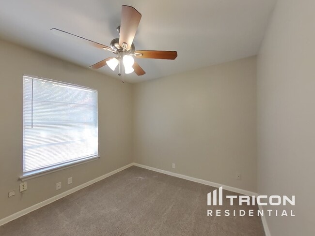Building Photo - 1506 Viewridge Dr