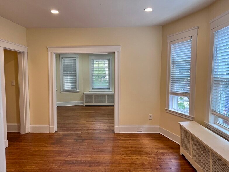Building Photo - 31 Blakeslee St