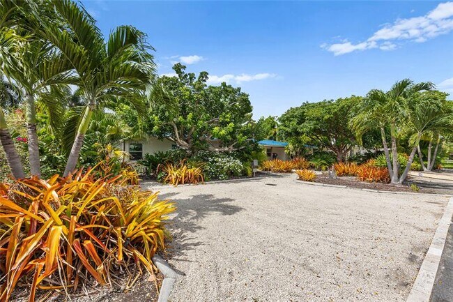 Building Photo - 2520 Yacht Club Blvd