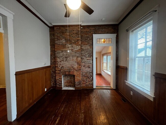 Building Photo - 1327 E Washington St