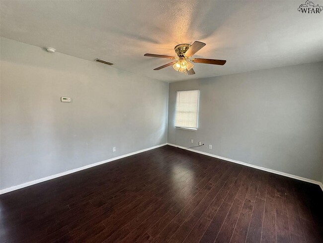 Building Photo - 1609 Las Vegas Trail