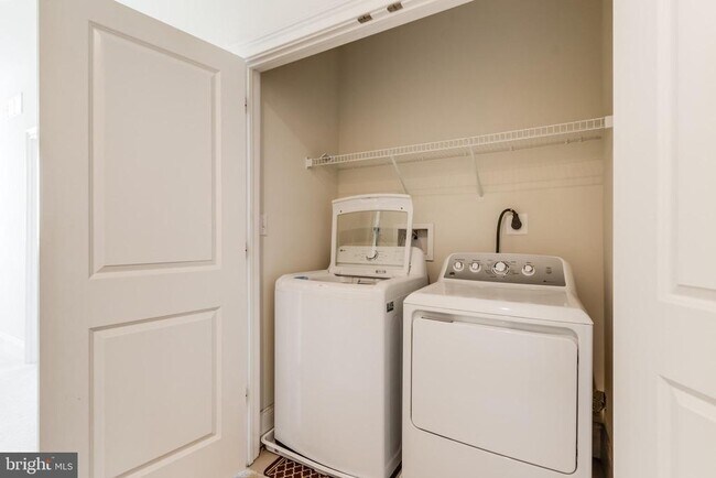 Building Photo - 18830 Bethpage Dr