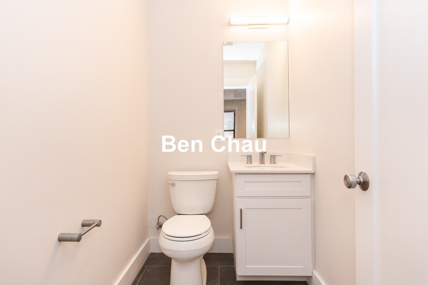 Building Photo - 24 Clary St