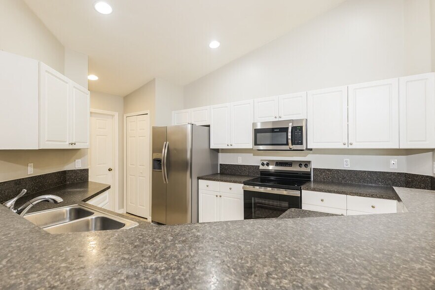 Building Photo - 1310 SW 13th Terrace