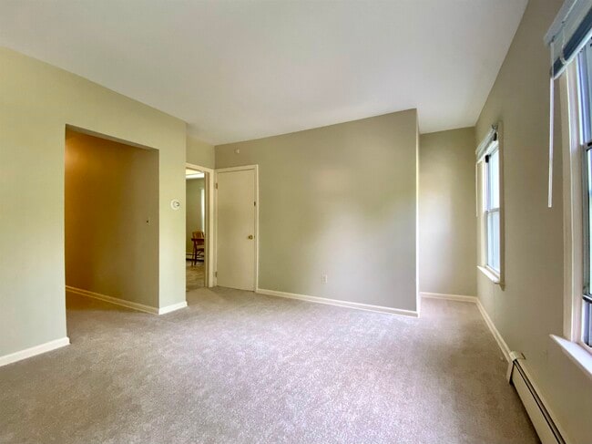 Building Photo - 228 Tenafly Rd
