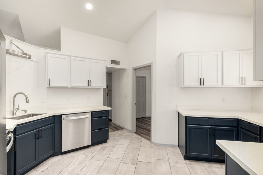 Primary Photo - 3981 E South Fork Dr