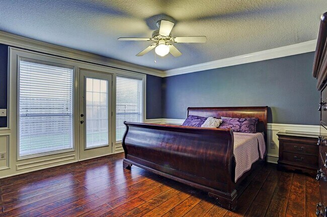 Building Photo - 3911 Spring Garden Dr