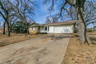 Building Photo - 719 Koen Ln