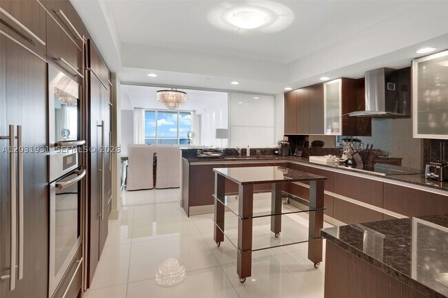 Building Photo - 2711 S Ocean Dr
