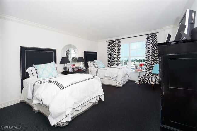 Building Photo - 1900 Gulf Shore Blvd N