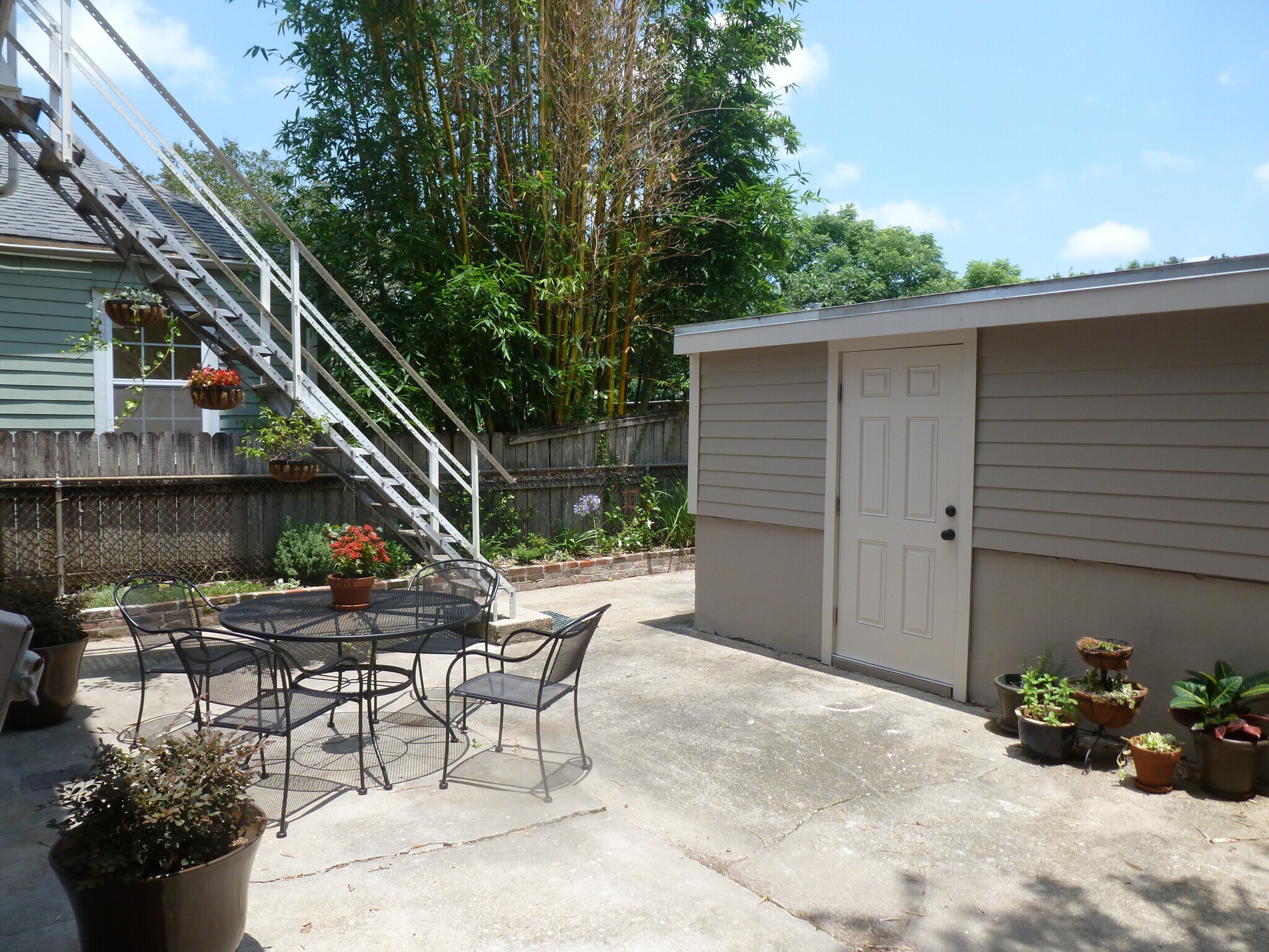 courtyard - 1101 Marengo St