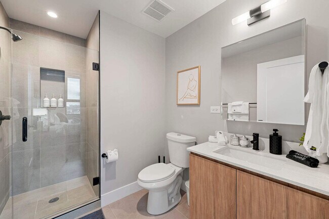 Building Photo - 6044 N Winthrop Ave