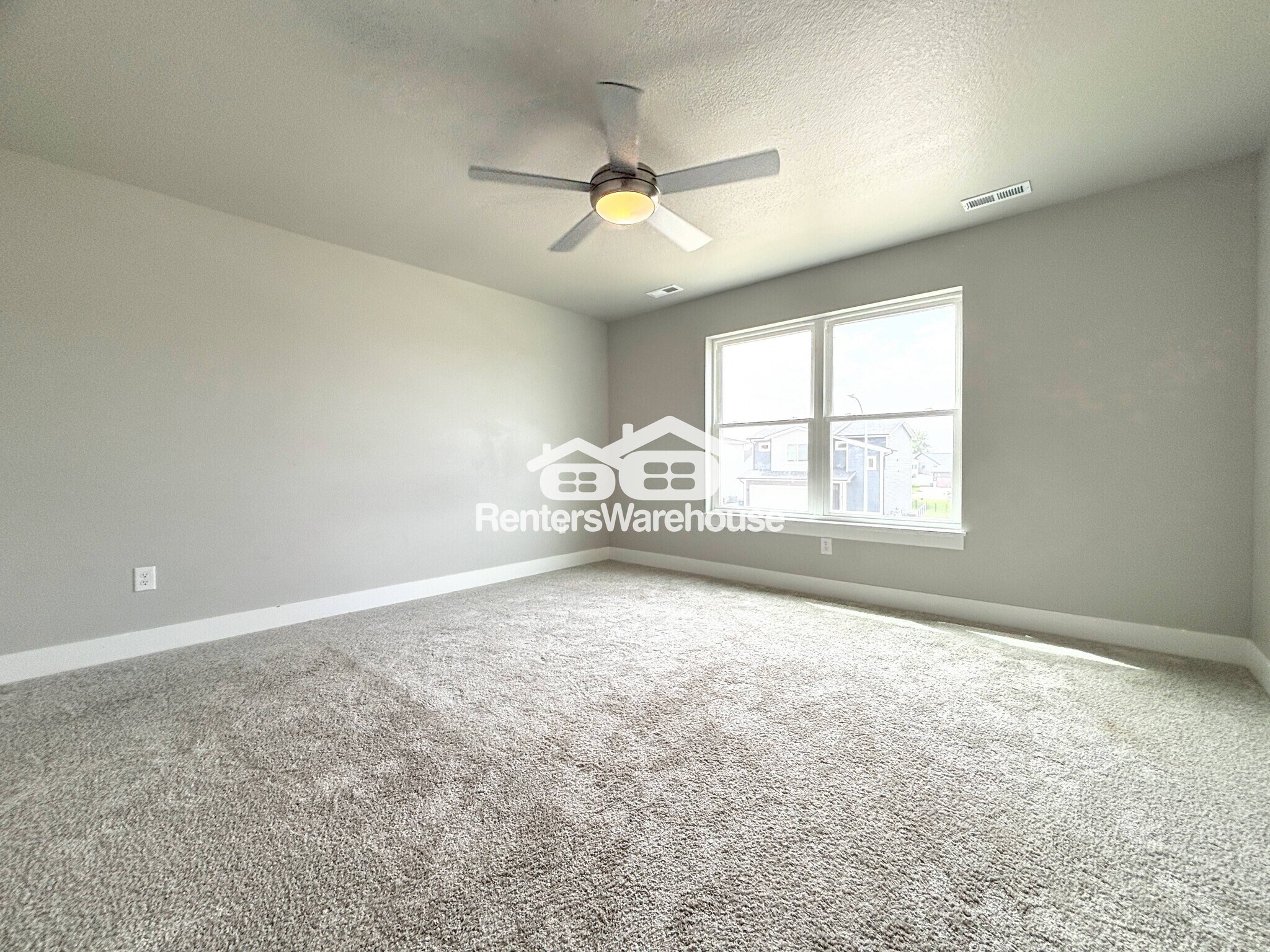 Building Photo - 15231 Deerview Dr