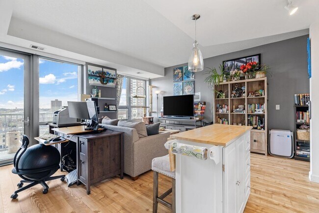 Building Photo - 929 Portland Ave