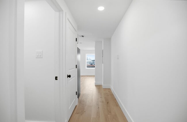 Building Photo - 2302 E Norris St