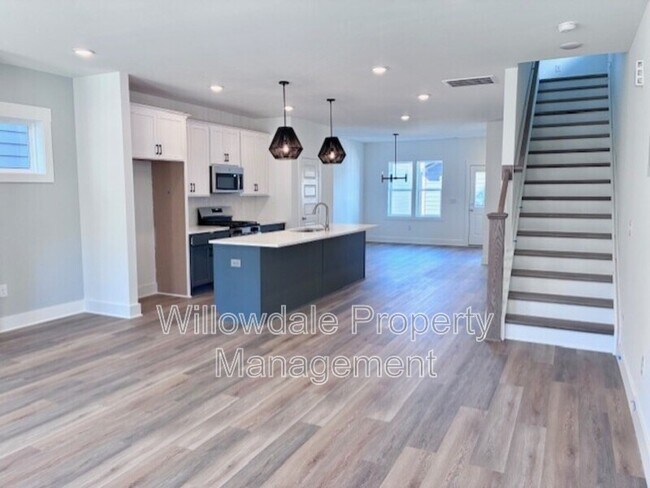 Building Photo - 565 Folk Song Wy